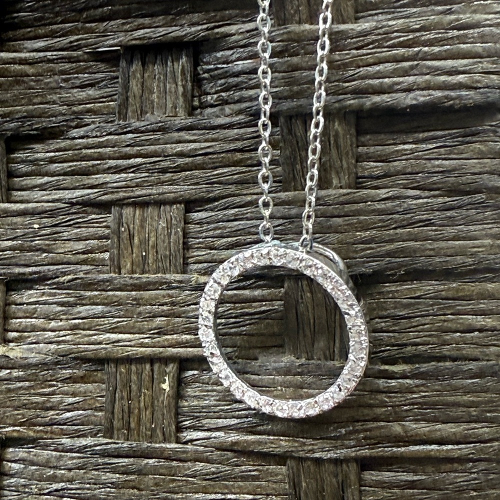 Elegant Silver Circle Pendant Necklace